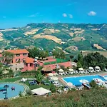 Country & I Calanchi 4*
