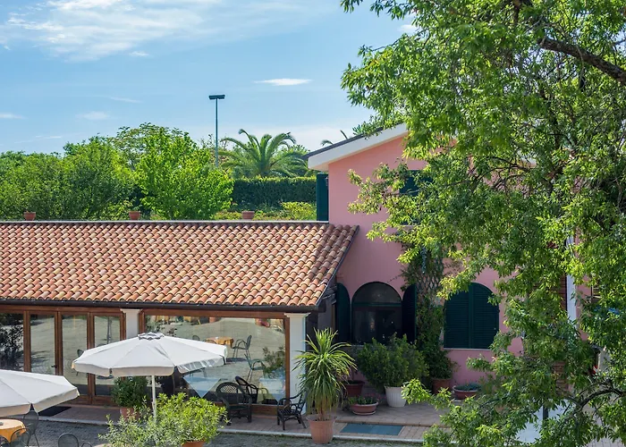 Hotel Country & I Calanchi 4*